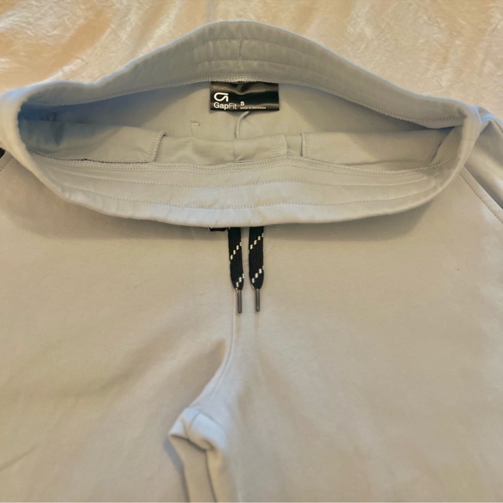 LIKE NEW! GapFit performance tech fleece jogger moto sweatpants - Picture 10 of 16